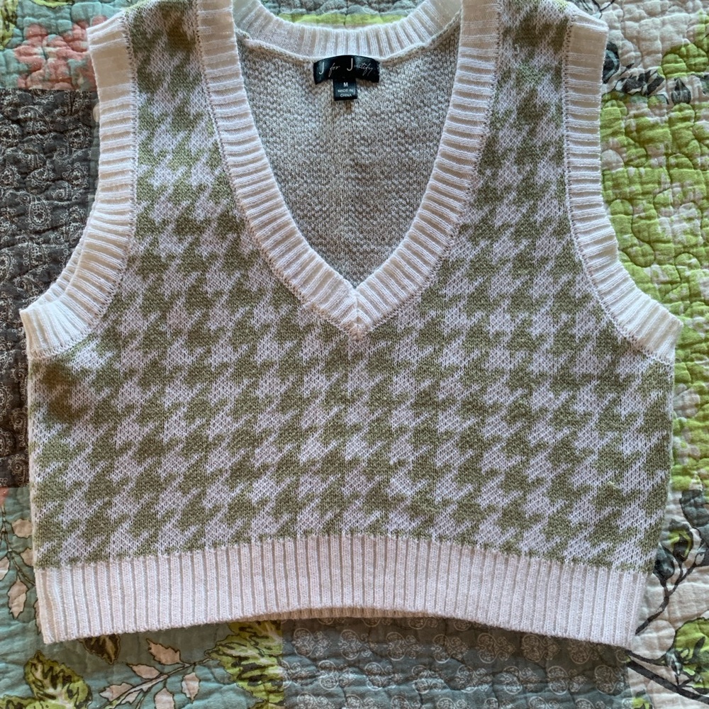 J for Justify Sage Green and White Patterned Sweater Vest, size Medium, VGUC
